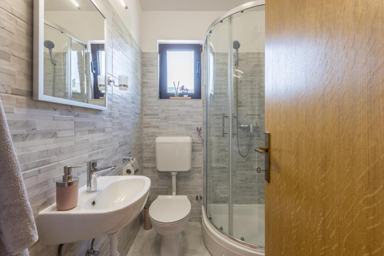 Apartment Lamaro Kaštela エクステリア 写真