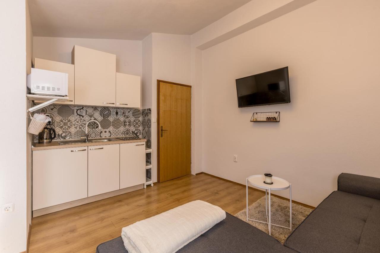 Apartment Lamaro Kaštela エクステリア 写真