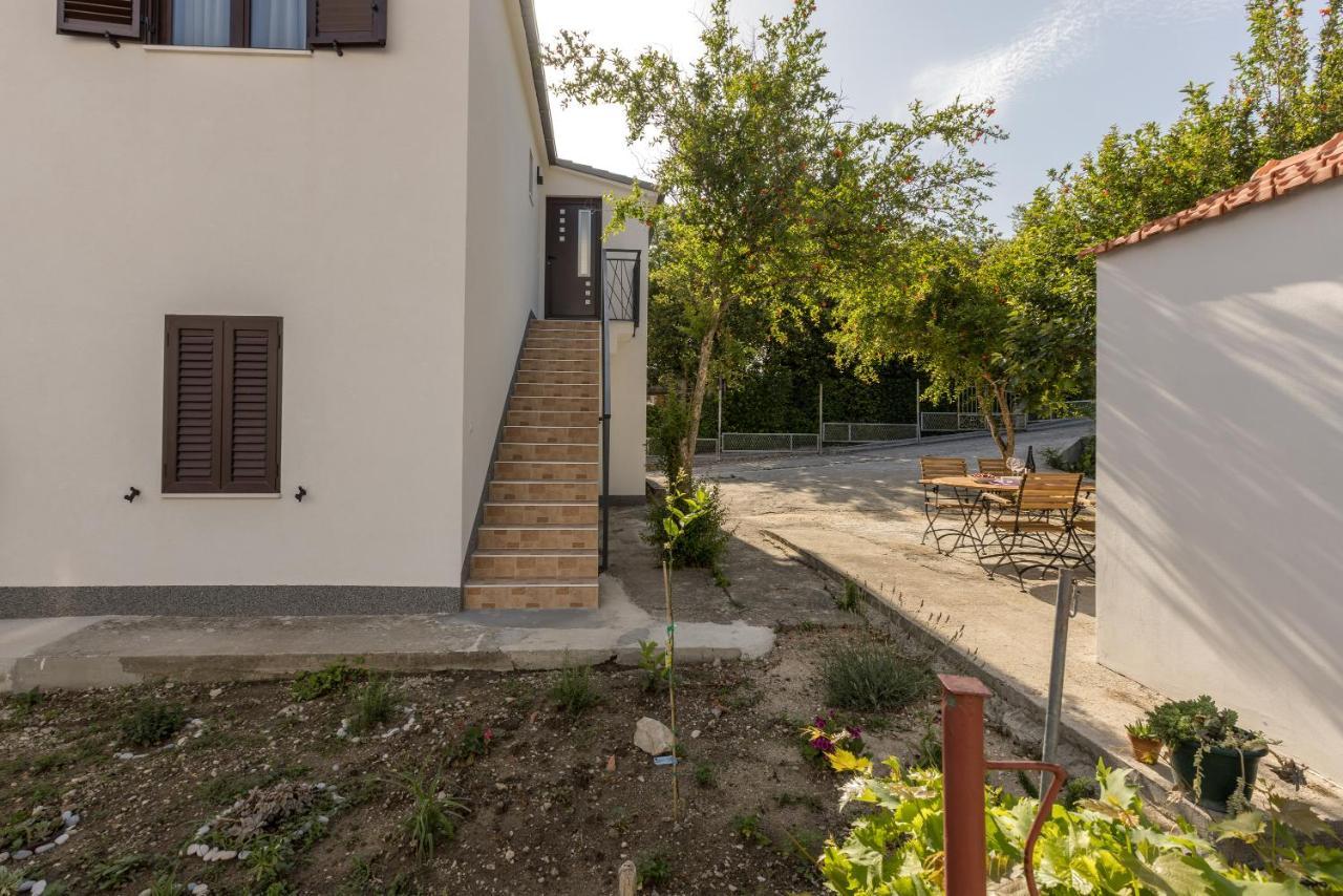 Apartment Lamaro Kaštela エクステリア 写真