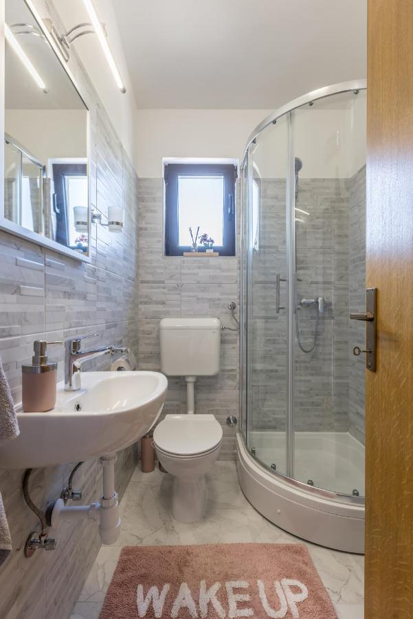 Apartment Lamaro Kaštela エクステリア 写真