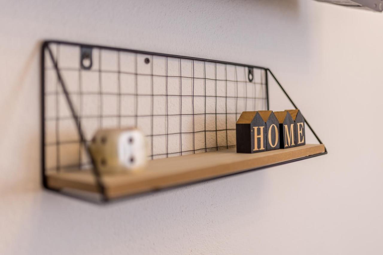 Apartment Lamaro Kaštela エクステリア 写真