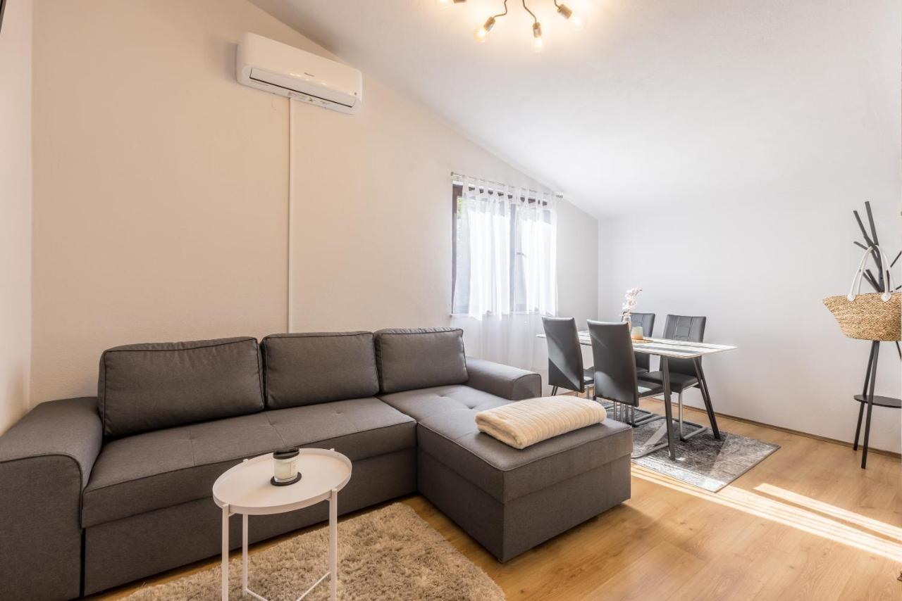 Apartment Lamaro Kaštela エクステリア 写真