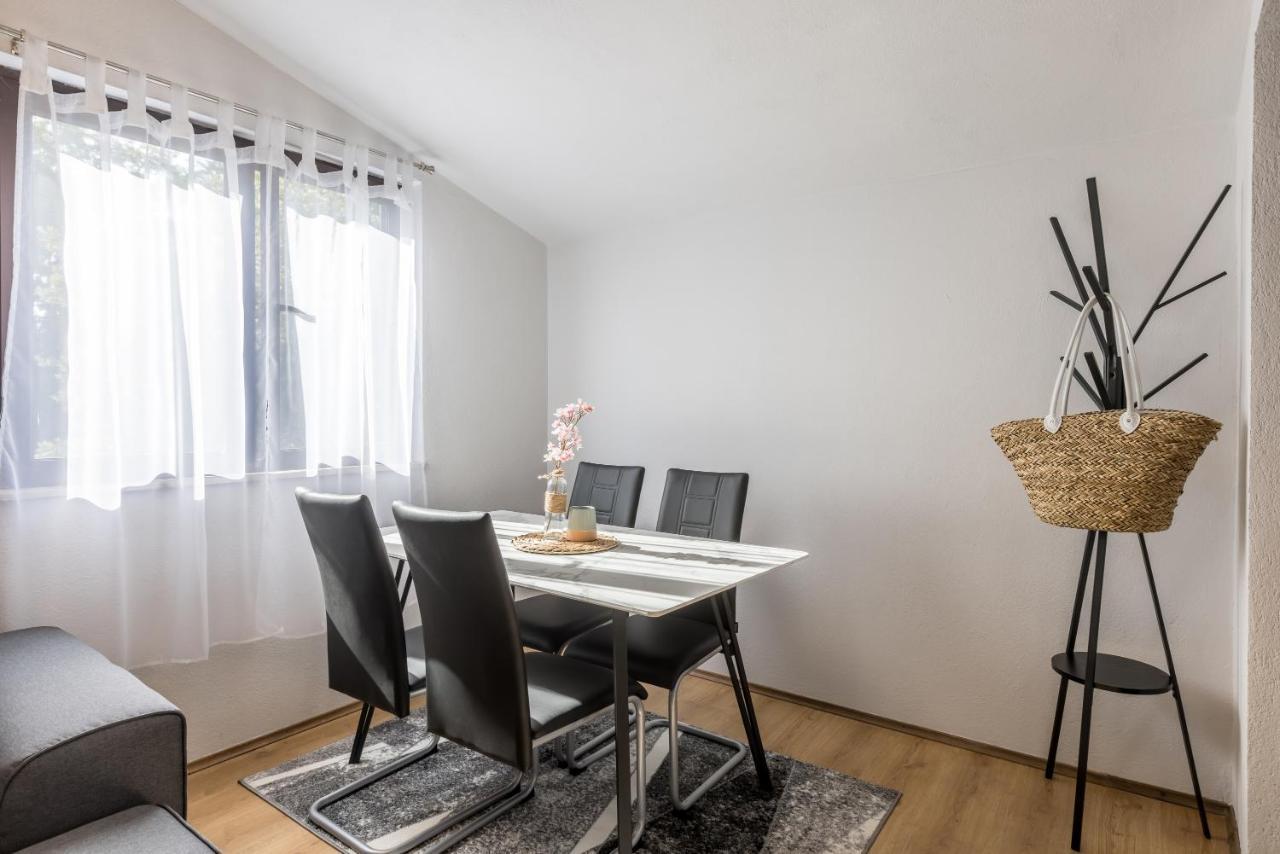 Apartment Lamaro Kaštela エクステリア 写真