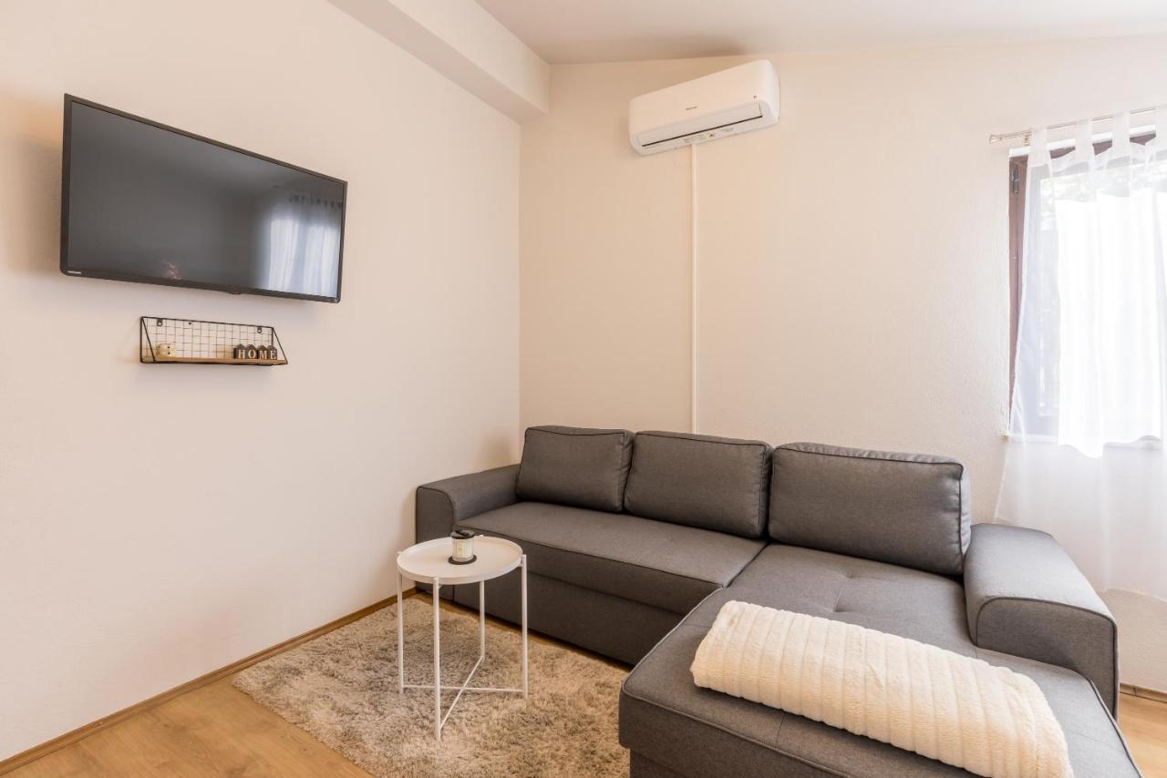 Apartment Lamaro Kaštela エクステリア 写真