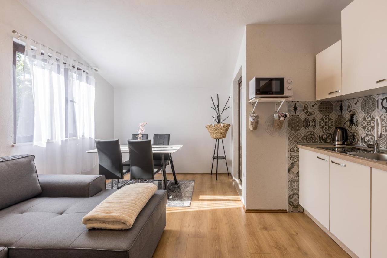 Apartment Lamaro Kaštela エクステリア 写真